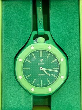 Audemars Piguet x Swatch Royal Pop Green 
Pendant Watch Green Eight AP